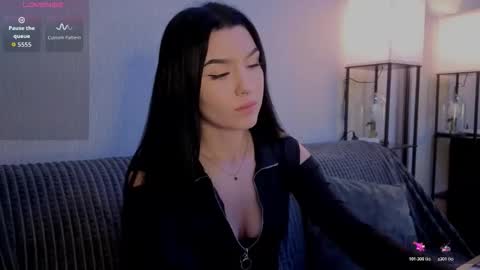 Snapshot of kara_life chatting on 12.05.25 kara_life online show from 12.05.25