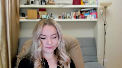 Snapshot of kara_smith_ chatting on 10.25.25 Kara. Off from 15th till 24th of December online show from 10.25.25