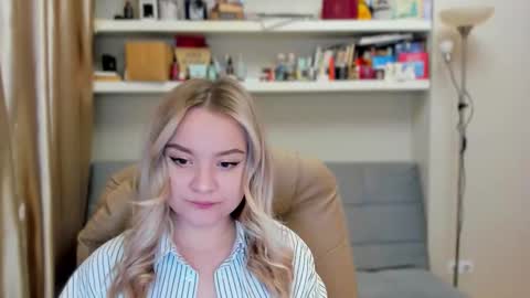 Snapshot of kara_smith_ chatting on 10.26.25 Kara. Off from 15th till 24th of December online show from 10.26.25