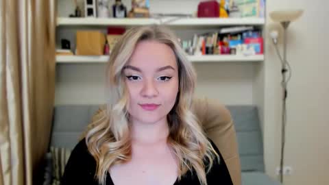 Snapshot of kara_smith_ chatting on 10.31.25 Kara. Off from 15th till 24th of December online show from 10.31.25