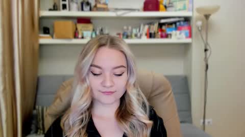 Snapshot of kara_smith_ chatting on 11.01.25 Kara. Off from 15th till 24th of December online show from 11.01.25