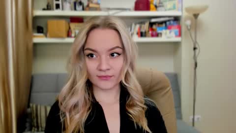 Snapshot of kara_smith_ chatting on 11.02.25 Kara. Off from 15th till 24th of December online show from 11.02.25