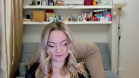 Snapshot of kara_smith_ chatting on 11.21.25 Kara. Off from 15th till 24th of December online show from 11.21.25