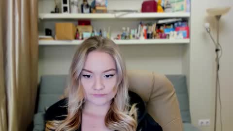 Snapshot of kara_smith_ chatting on 11.28.25 Kara. Off from 15th till 24th of December online show from 11.28.25