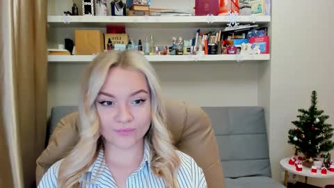 Snapshot of kara_smith_ chatting on 12.13.25 Kara. Off from 15th till 24th of December online show from 12.13.25