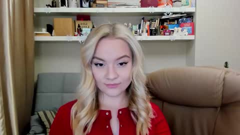 Snapshot of kara_smith_ chatting on 12.14.25 Kara. Off from 15th till 24th of December online show from 12.14.25