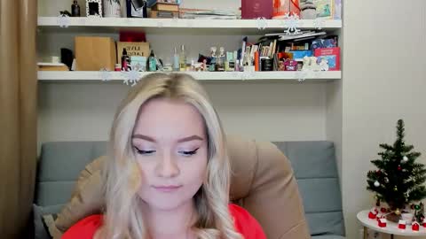 Snapshot of kara_smith_ chatting on 12.17.25 Kara. Off from 15th till 24th of December online show from 12.17.25