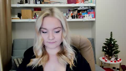 Snapshot of kara_smith_ chatting on 12.18.25 Kara. Off from 15th till 24th of December online show from 12.18.25