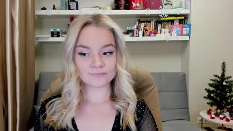 Snapshot of kara_smith_ chatting on 01.10.26 Kara. Off from 15th till 24th of December online show from 01.10.26