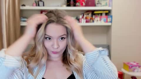 Snapshot of kara_smith_ chatting on 03.23.26 Kara. Off from 15th till 24th of December online show from 03.23.26