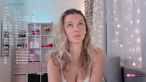 Snapshot of karamelsw chatting on 01.22.25 Julia online show from 01.22.25