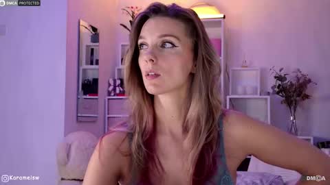 Snapshot of karamelsw chatting on 10.07.25 Julia online show from 10.07.25