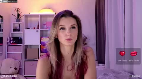 Snapshot of karamelsw chatting on 10.11.25 Julia online show from 10.11.25