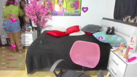 Snapshot of karen_milf_2 chatting on 12.21.25 Karen online show from 12.21.25