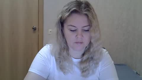 Snapshot of karennelsonx chatting on 05.15.26 karennelsonx online show from 05.15.26