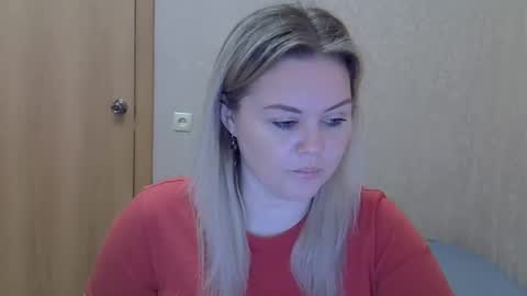 Snapshot of karennelsonx chatting on 05.19.26 karennelsonx online show from 05.19.26