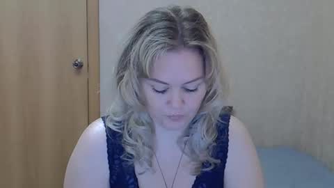 Snapshot of karennelsonx chatting on 05.20.26 karennelsonx online show from 05.20.26