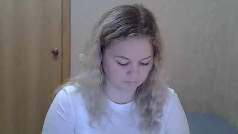 Snapshot of karennelsonx chatting on 05.25.26 karennelsonx online show from 05.25.26