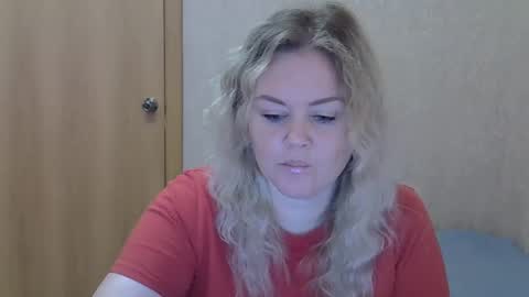 Snapshot of karennelsonx chatting on 05.26.26 karennelsonx online show from 05.26.26