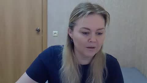 Snapshot of karennelsonx chatting on 05.30.26 karennelsonx online show from 05.30.26