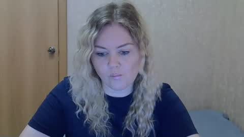 Snapshot of karennelsonx chatting on 06.16.26 karennelsonx online show from 06.16.26