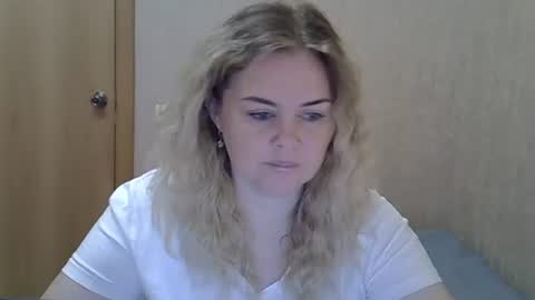 Snapshot of karennelsonx chatting on 06.25.26 karennelsonx online show from 06.25.26