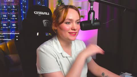 Snapshot of kari_lunna chatting on 12.20.24 Karoline online show from 12.20.24