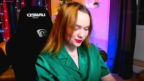 Snapshot of kari_lunna chatting on 12.24.24 Karoline online show from 12.24.24
