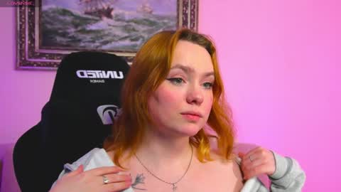 Snapshot of kari_lunna chatting on 12.28.24 Karoline online show from 12.28.24