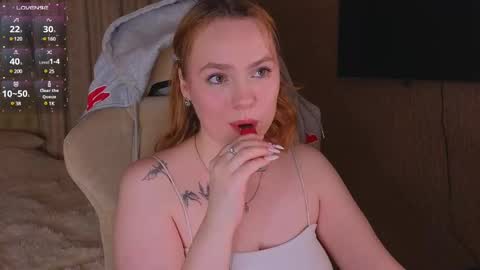 Snapshot of kari_lunna chatting on 01.11.25 Karoline online show from 01.11.25