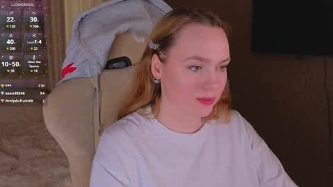 Snapshot of kari_lunna chatting on 01.11.25 Karoline online show from 01.11.25