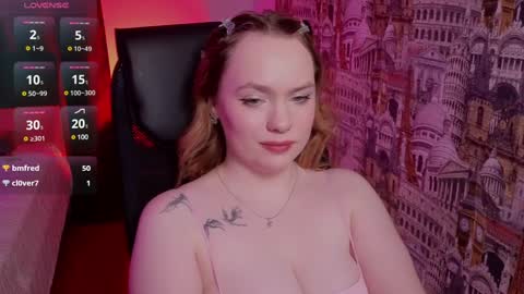 Snapshot of kari_lunna chatting on 02.08.25 Karoline online show from 02.08.25