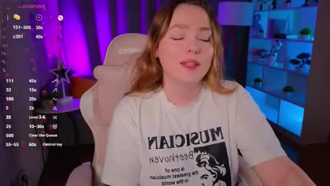 Snapshot of kari_lunna chatting on 09.19.25 Karoline online show from 09.19.25