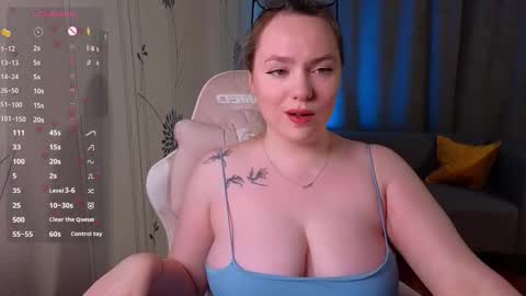 Snapshot of kari_lunna chatting on 10.22.25 Karoline online show from 10.22.25