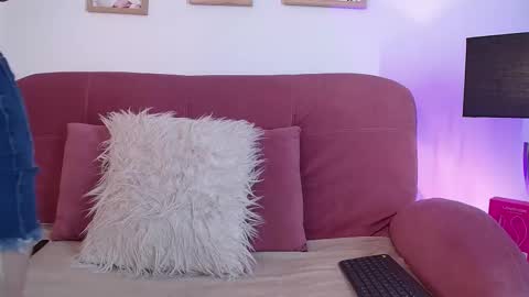 Snapshot of karina2smith chatting on 10.24.25 karina online show from 10.24.25