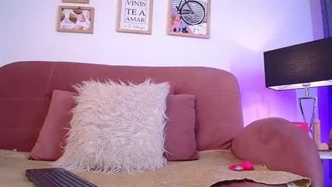 Snapshot of karina2smith chatting on 12.15.25 karina online show from 12.15.25