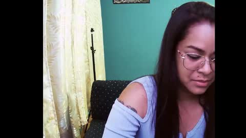 Snapshot of karitotorres chatting on 03.03.25 Karito Nin online show from 03.03.25