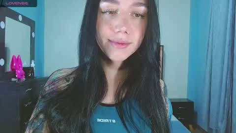 Snapshot of karla_zambrano chatting on 11.20.25 karla online show from 11.20.25