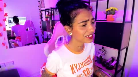 Snapshot of karlaslutskinny__ chatting on 02.14.26 karlaslutskinny__ online show from 02.14.26