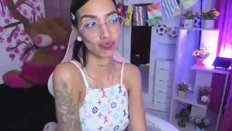 karlaslutskinny__ online show from 06.18.26