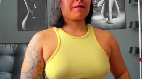 Snapshot of karlyjons_ chatting on 02.05.26 online show from 02.05.26