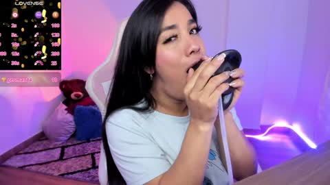 Snapshot of karol_ivonne chatting on 12.12.24 karol online show from 12.12.24