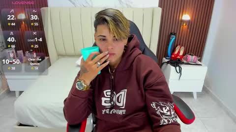 Snapshot of karolandluna chatting on 02.14.25 Karol and Luna online show from 02.14.25