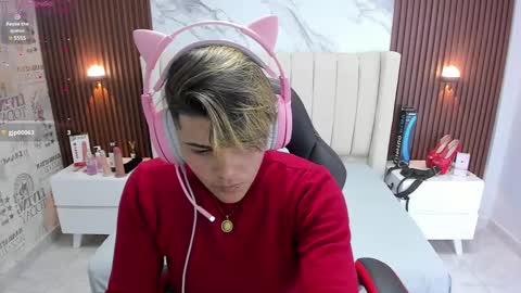 Snapshot of karolandluna chatting on 02.15.25 Karol and Luna online show from 02.15.25
