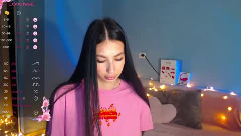 Snapshot of karolina_hottie_ chatting on 05.26.26 Kira online show from 05.26.26
