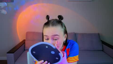 Karolina online show from 04.21.26