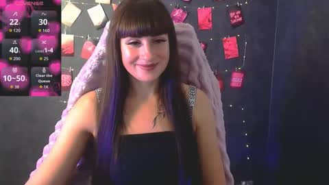 Snapshot of karolina_mia chatting on 10.17.25 Caroline online show from 10.17.25