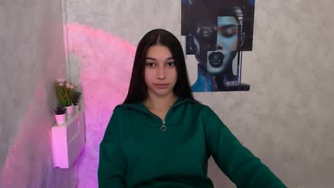 Karolina online show from 10.18.25