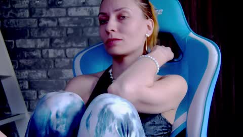 karoline121 online show from 02.26.25