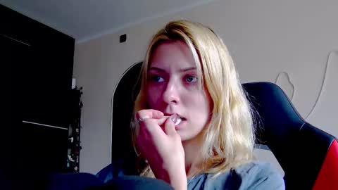 karoline121 online show from 10.01.25